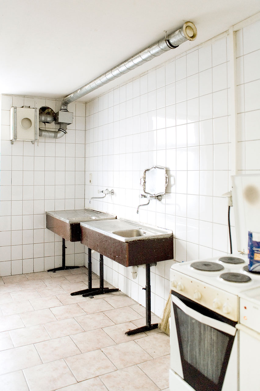 Sebastian Mölleken - Kitchen in a home for asylum seekers - Felix Schoeller Photoaward