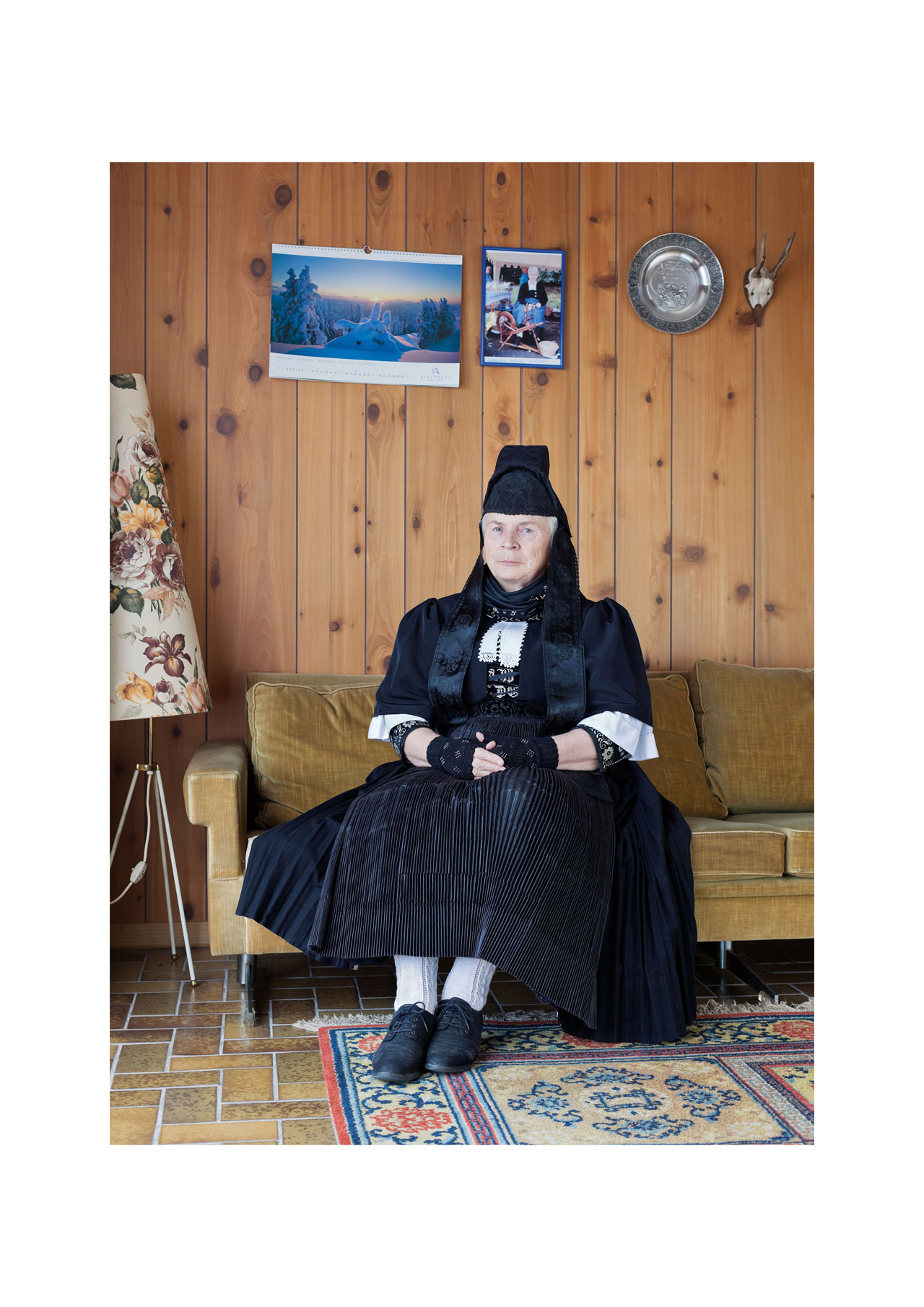 Carmen Kirchhain - OFFGESETZ & BORTEFIRWES – Hessian traditional dress in the present day - Felix Schoeller Photoaward